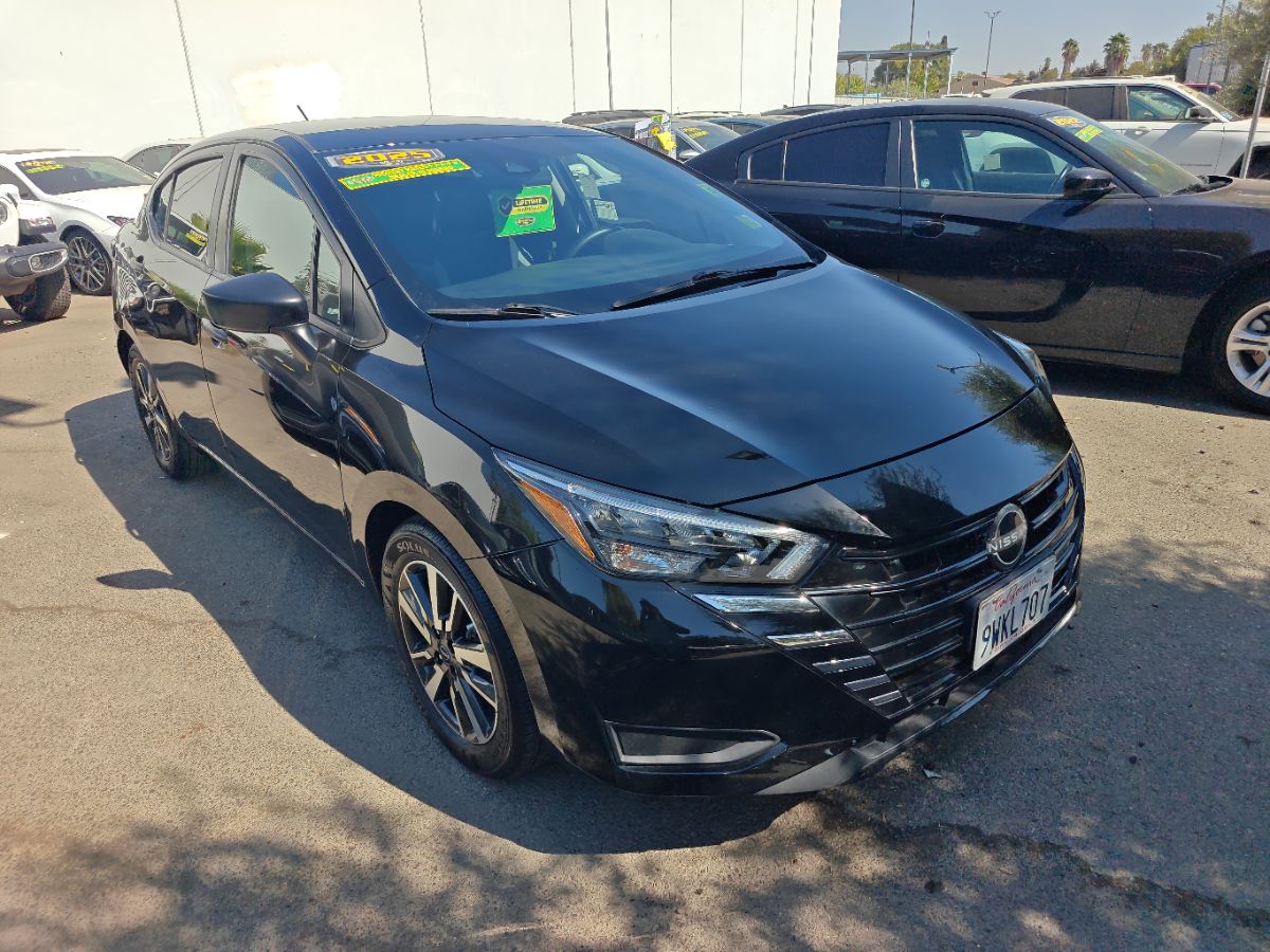 Nissan Versa photo 7