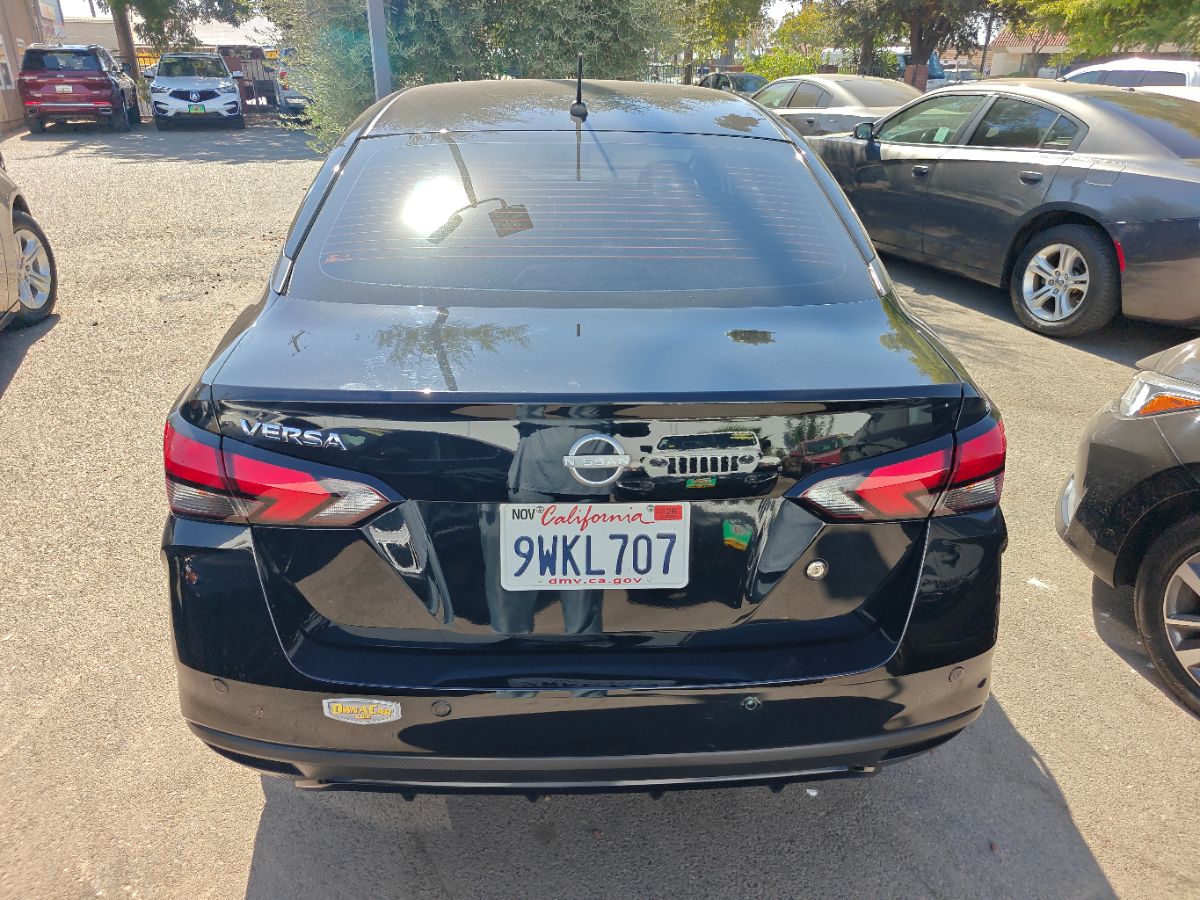 Nissan Versa photo 11