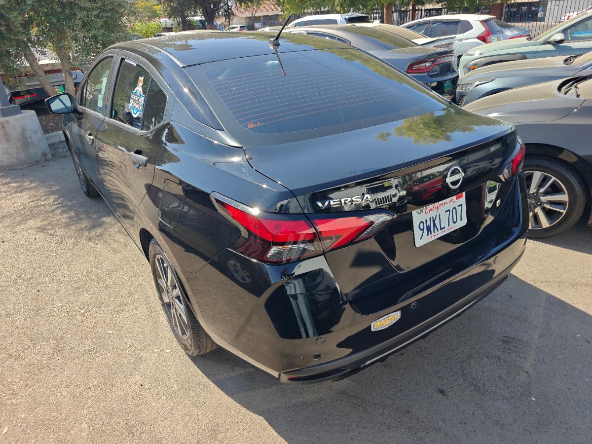 Nissan Versa photo 12