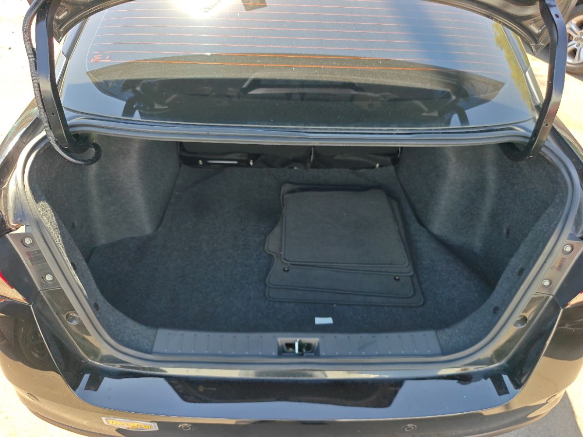 Nissan Versa photo 14