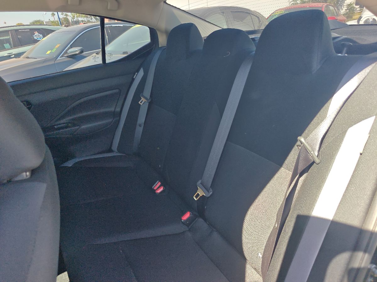 Nissan Versa photo 17