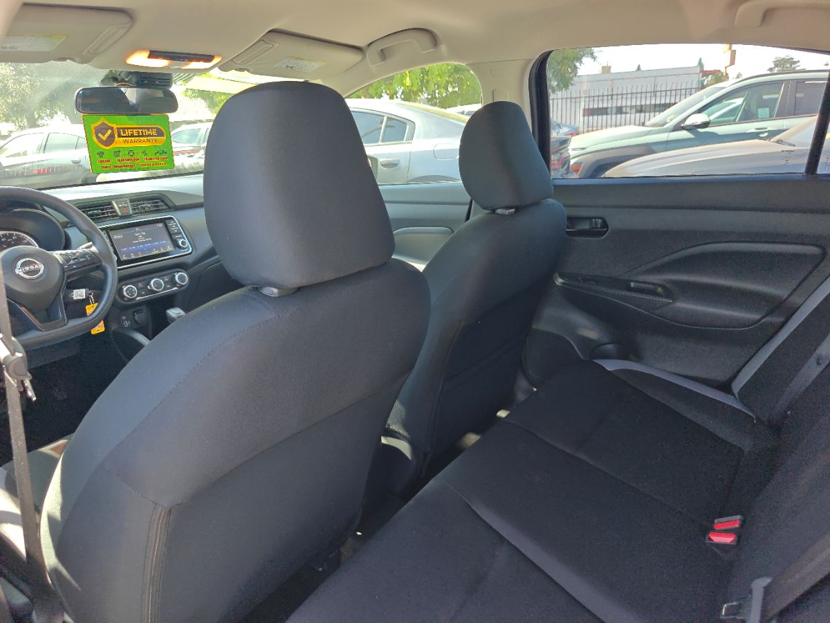 Nissan Versa photo 18