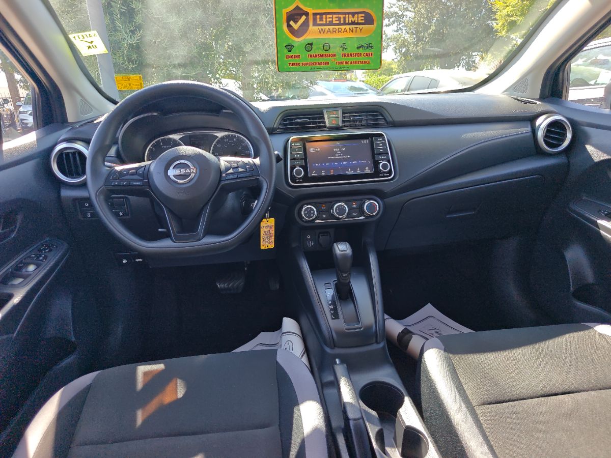 Nissan Versa photo 19