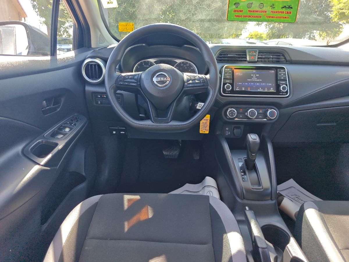 Nissan Versa photo 20