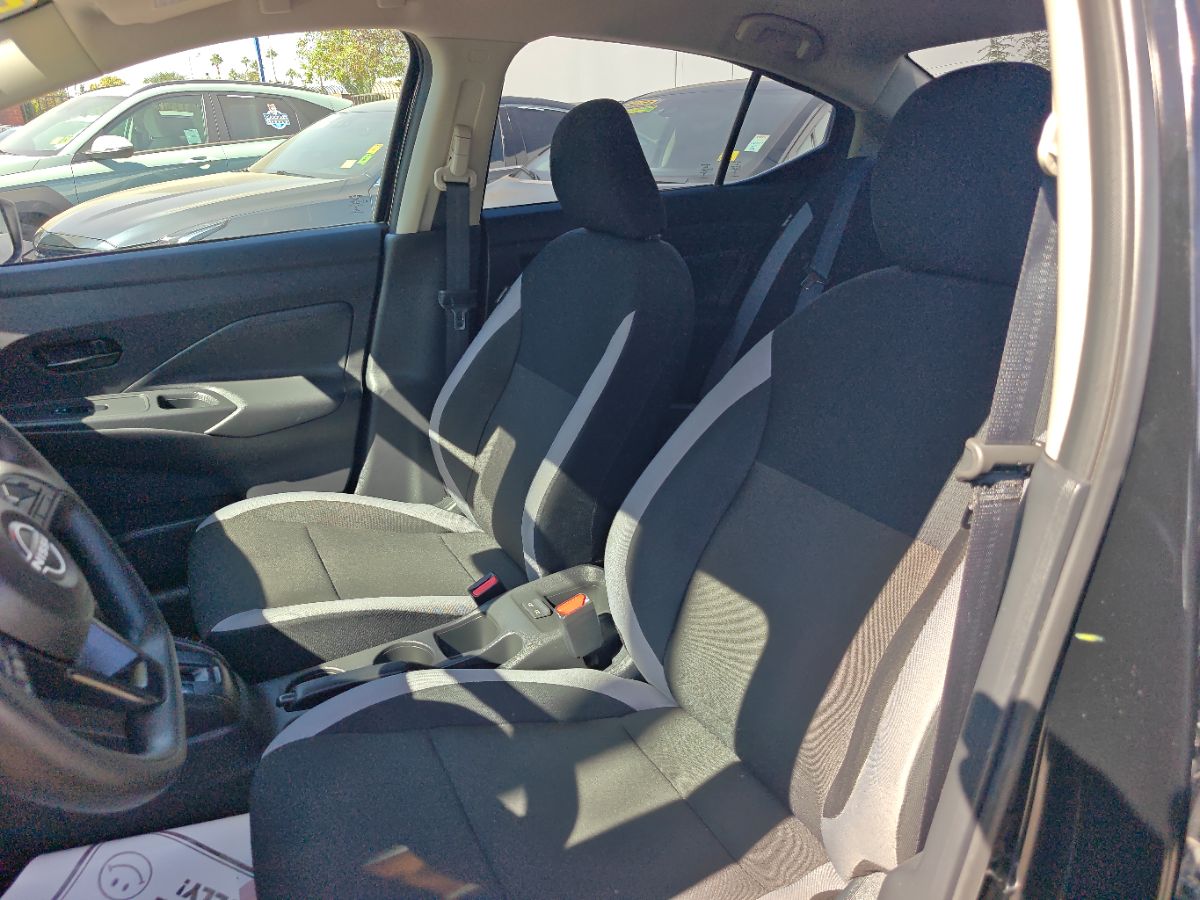 Nissan Versa photo 22