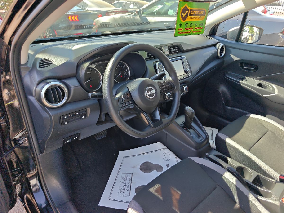Nissan Versa photo 23