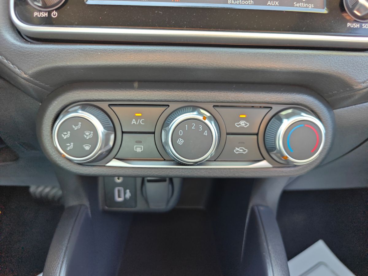 Nissan Versa photo 30