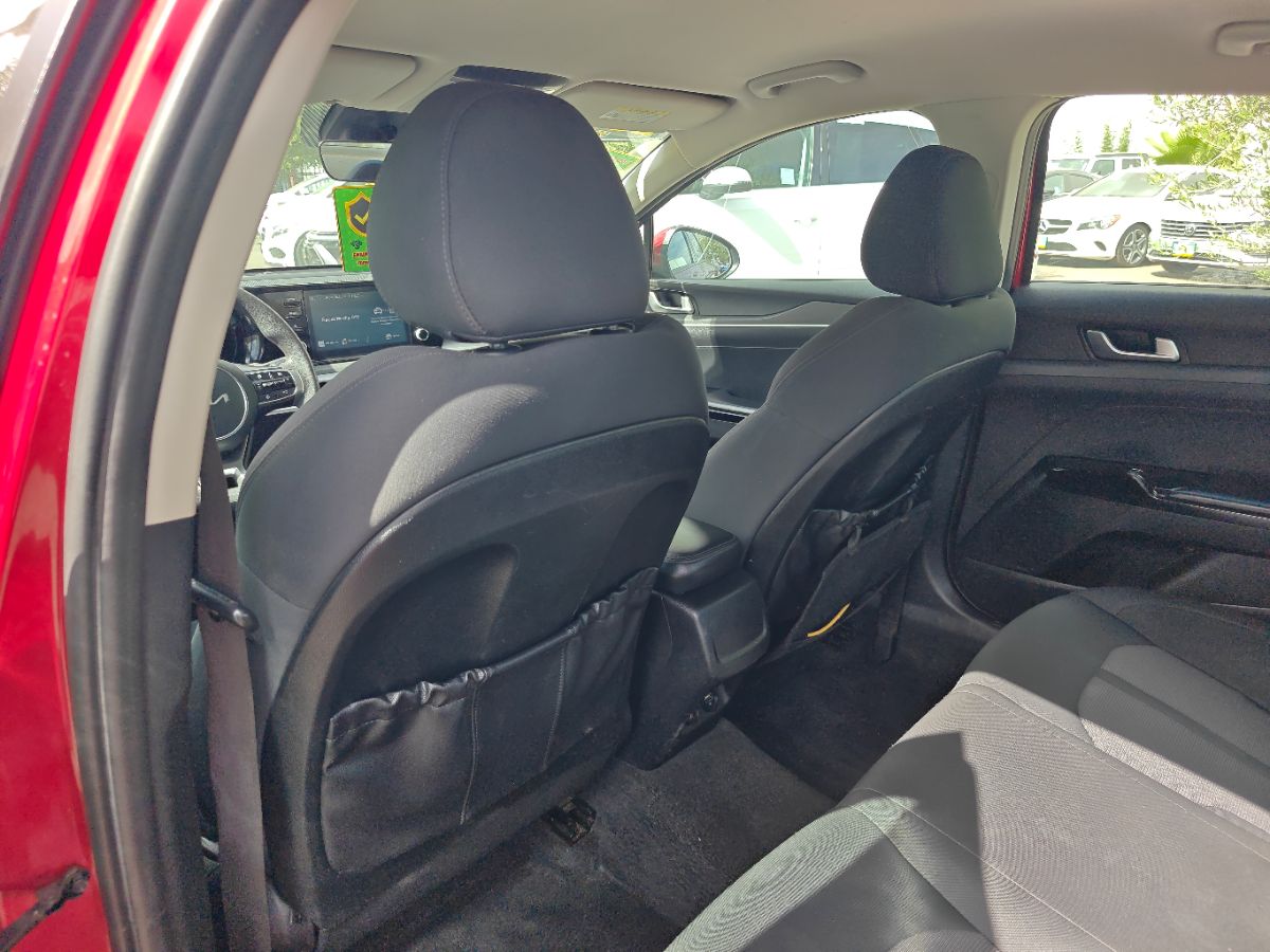 Kia K5 photo 18