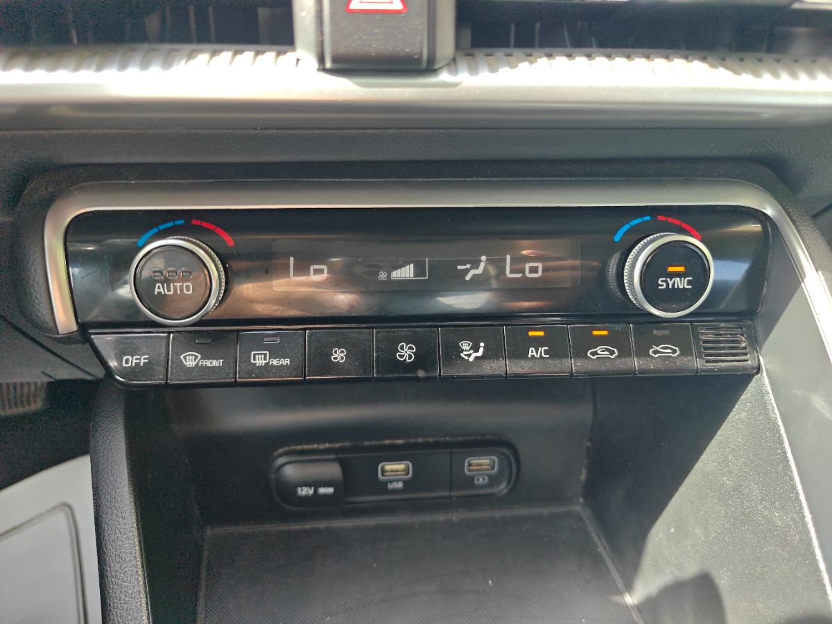 Kia K5 photo 30
