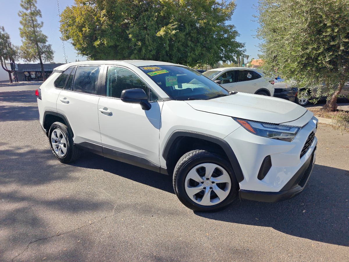 Toyota RAV4 photo 2