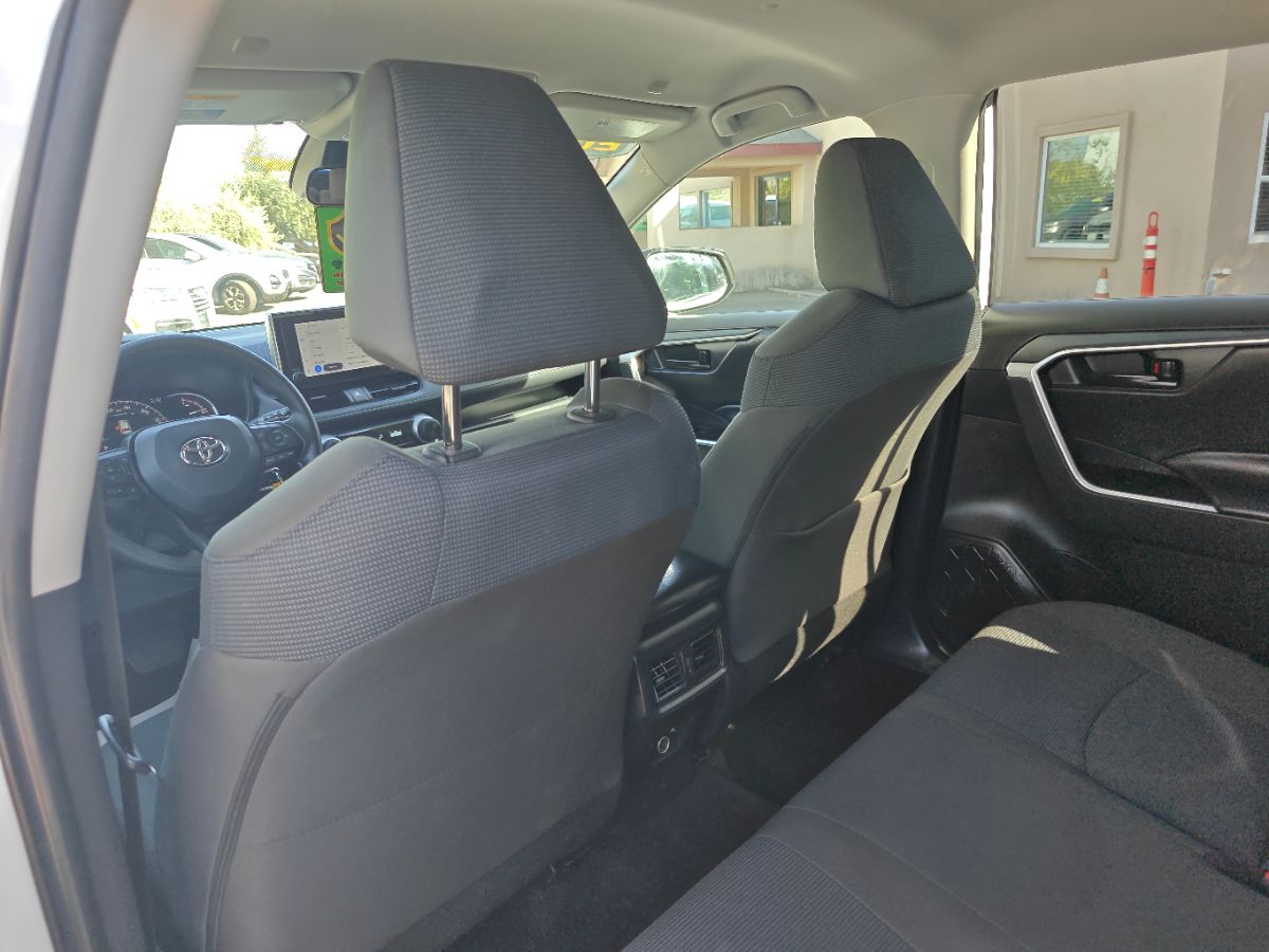 Toyota RAV4 photo 18
