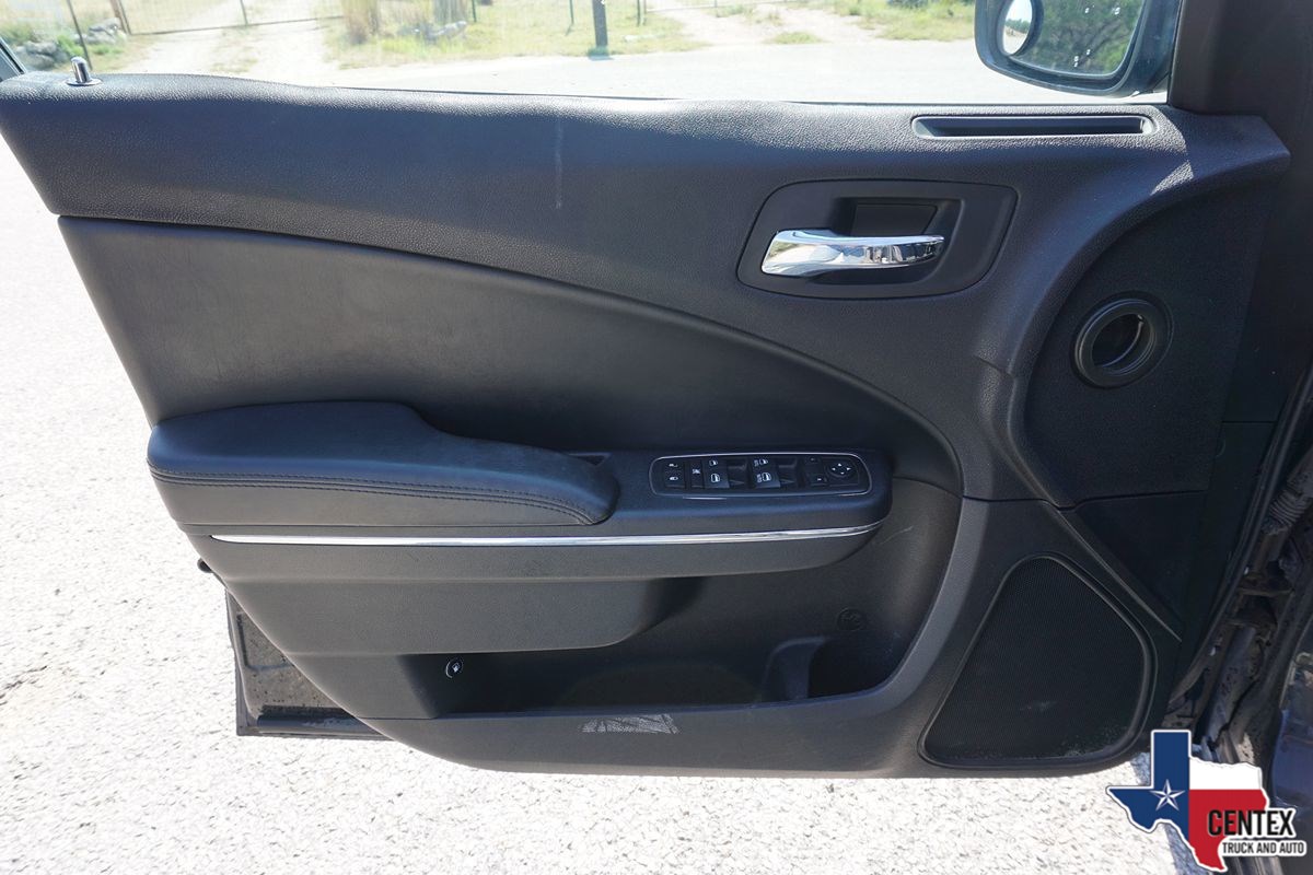 2014 Dodge Charger photo 13