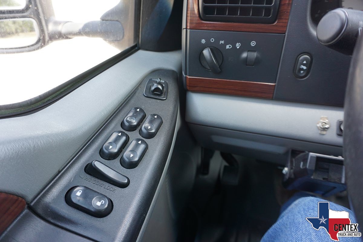 2005 Ford F-350 XL photo 24