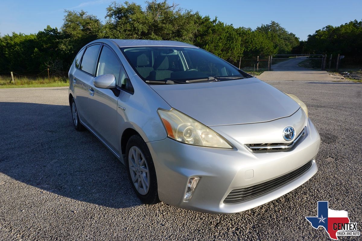 2014 Toyota Prius V Two photo 11