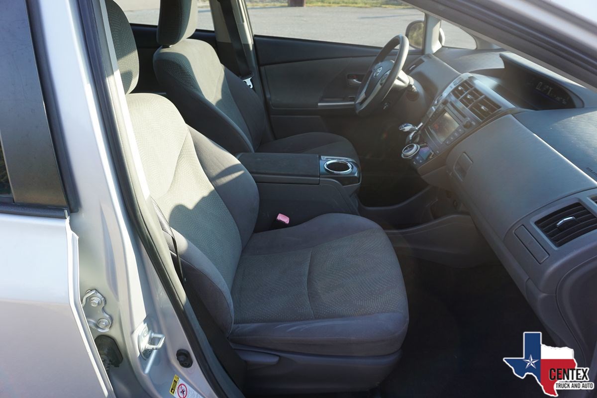 2014 Toyota Prius V Two photo 20