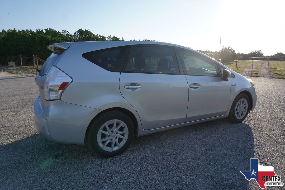 2014 Toyota Prius V Two photo 8