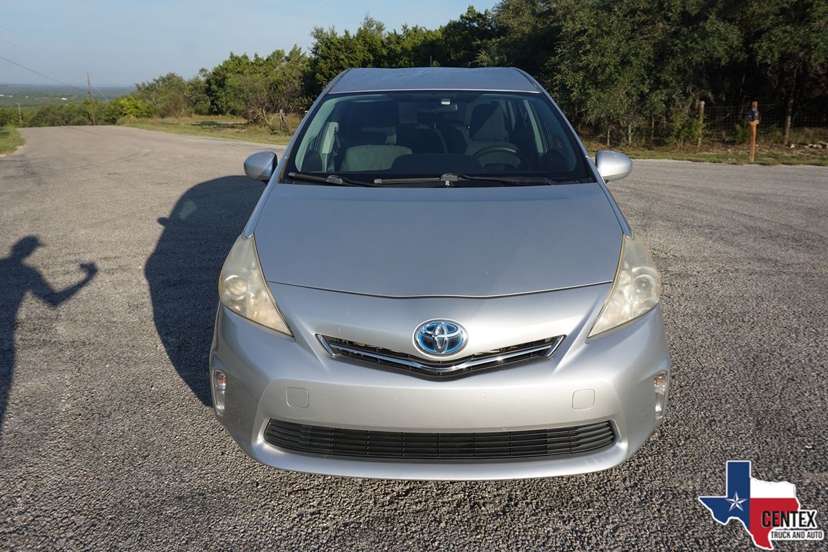 2014 Toyota Prius V Two photo 12