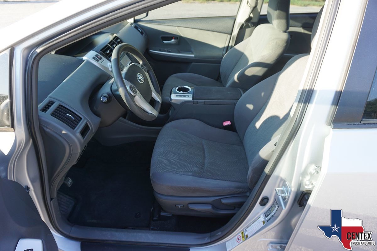 2014 Toyota Prius V Two photo 14