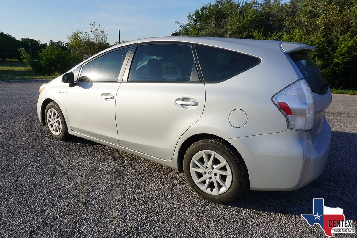 2014 Toyota Prius V Two photo 4