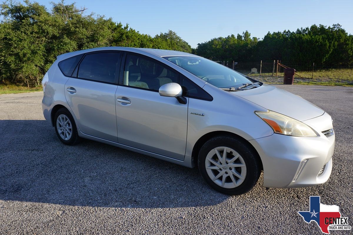 2014 Toyota Prius V Two photo 10