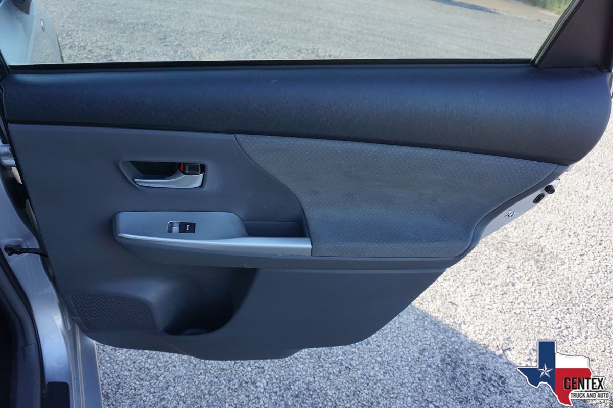 2014 Toyota Prius V Two photo 17