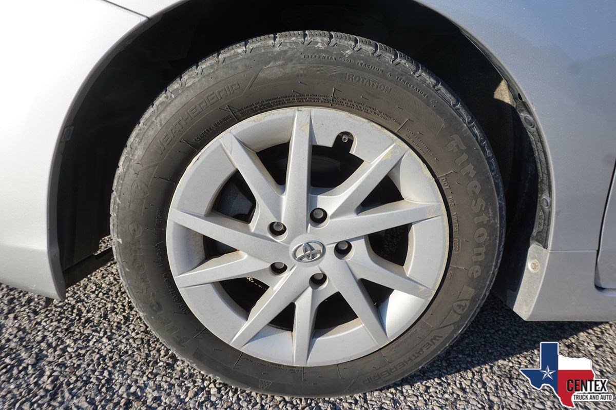 2014 Toyota Prius V Two photo 26