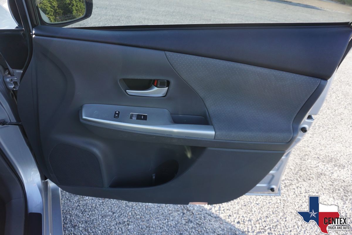 2014 Toyota Prius V Two photo 19