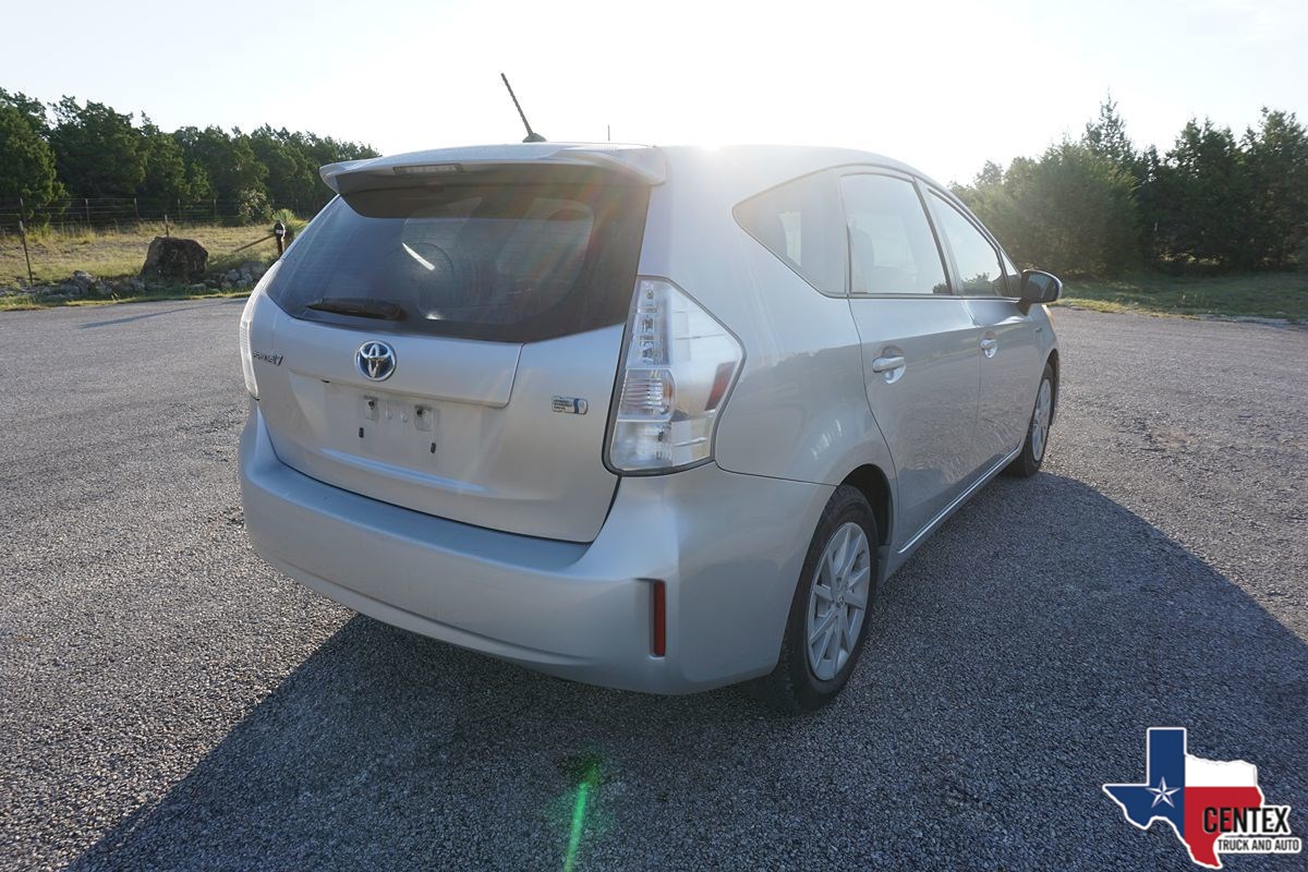 2014 Toyota Prius V Two photo 7