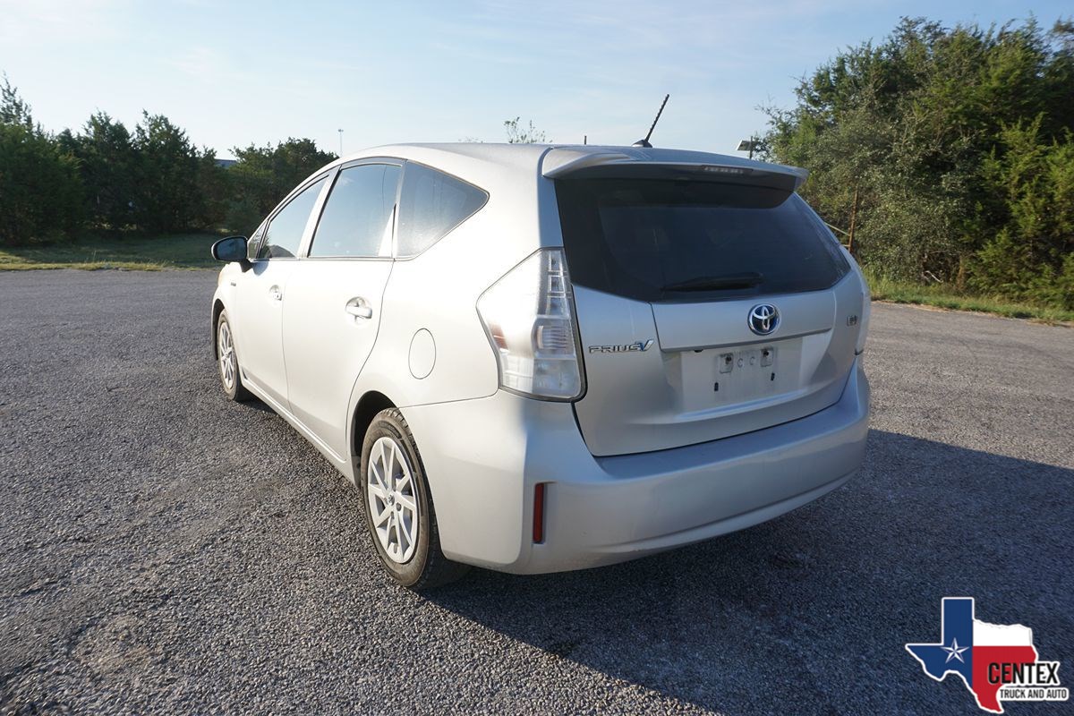 2014 Toyota Prius V Two photo 5