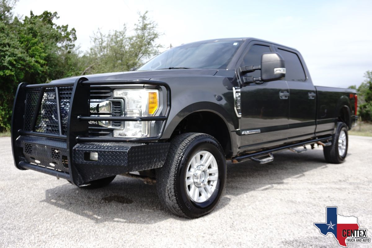 2017 Ford F-250 XLT 4x4 Crew Cab 8' Box's photo