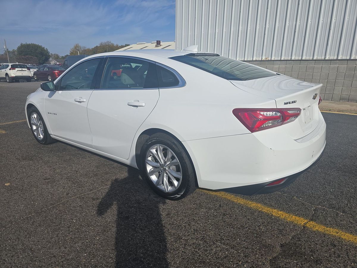 2022 Chevrolet Malibu 1LT photo 2