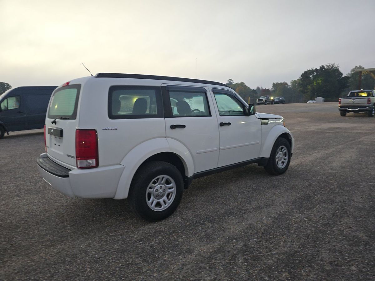 2010 Dodge Nitro SE photo 2