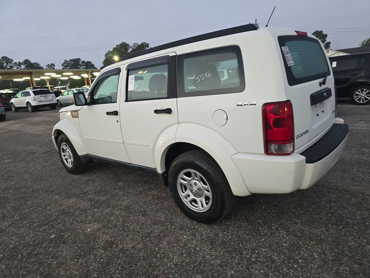 2010 Dodge Nitro SE photo 4