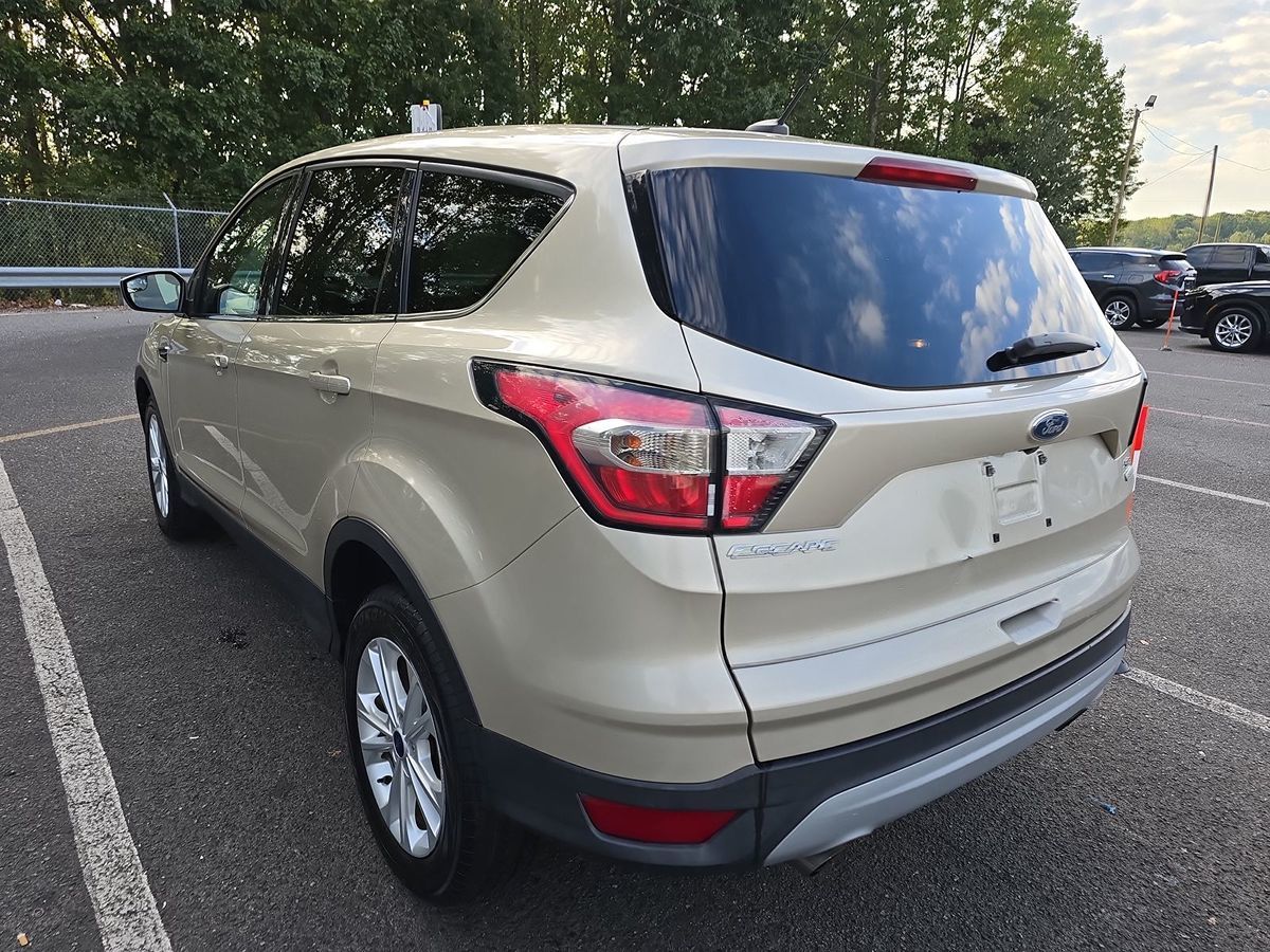 2017 Ford Escape SE photo 2