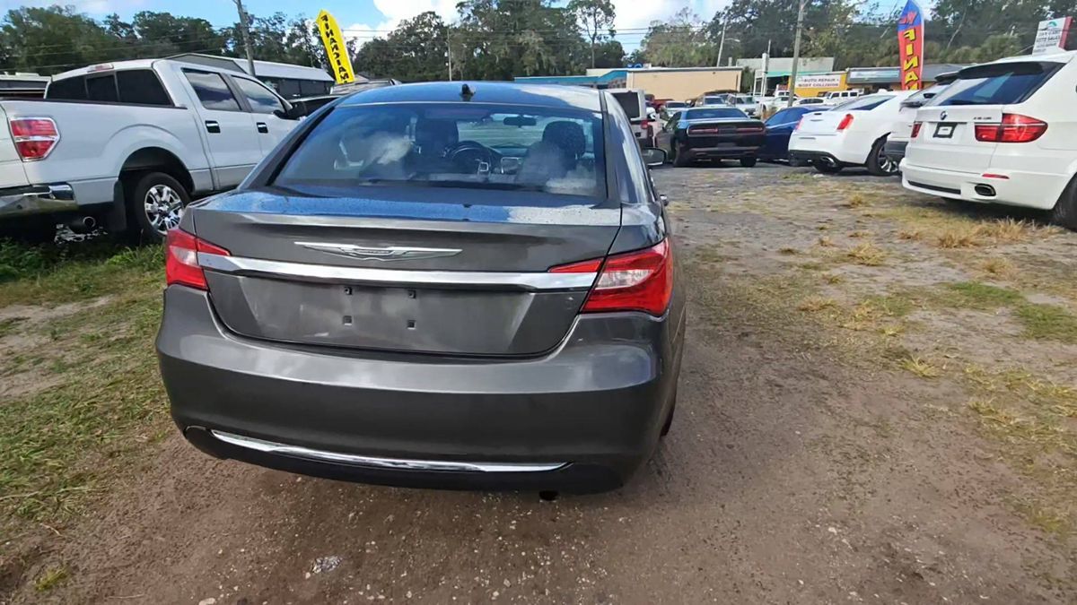 2013 Chrysler 200 Touring photo 7