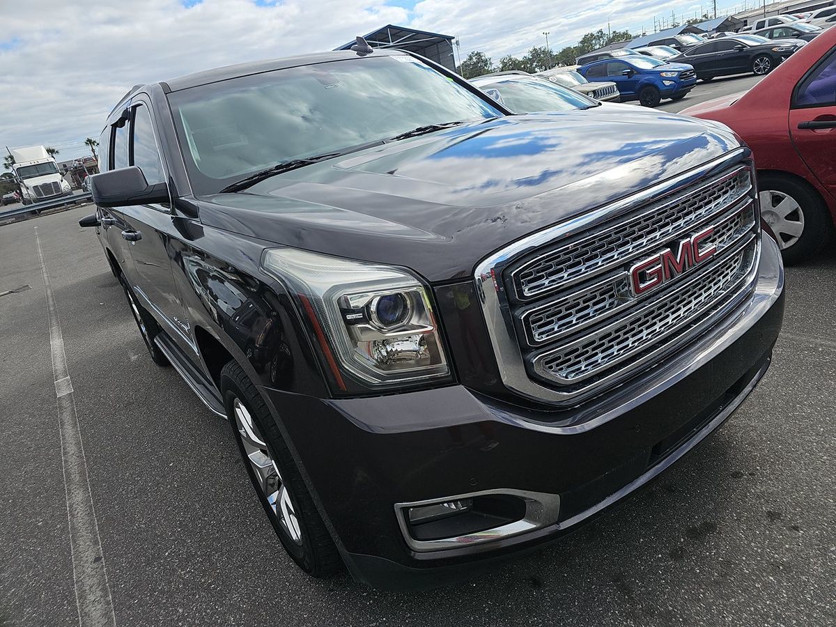 2017 GMC Yukon SLE photo 4