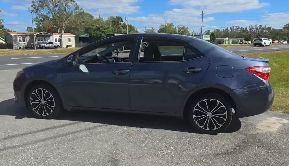 2016 Toyota Corolla S Plus photo 9