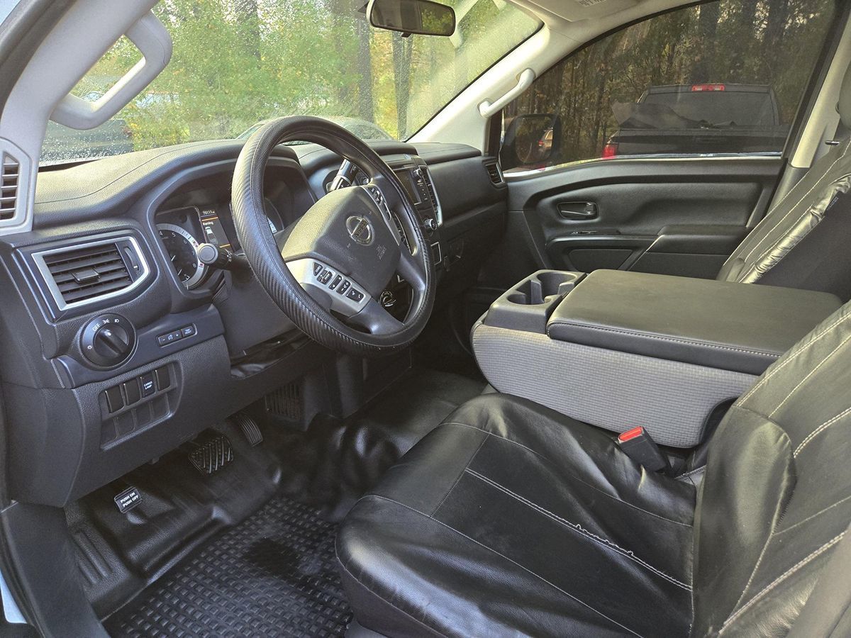 2019 Nissan Titan XD S photo 10