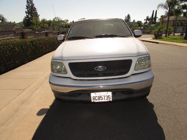 2003 Ford F-150 XLT photo 2
