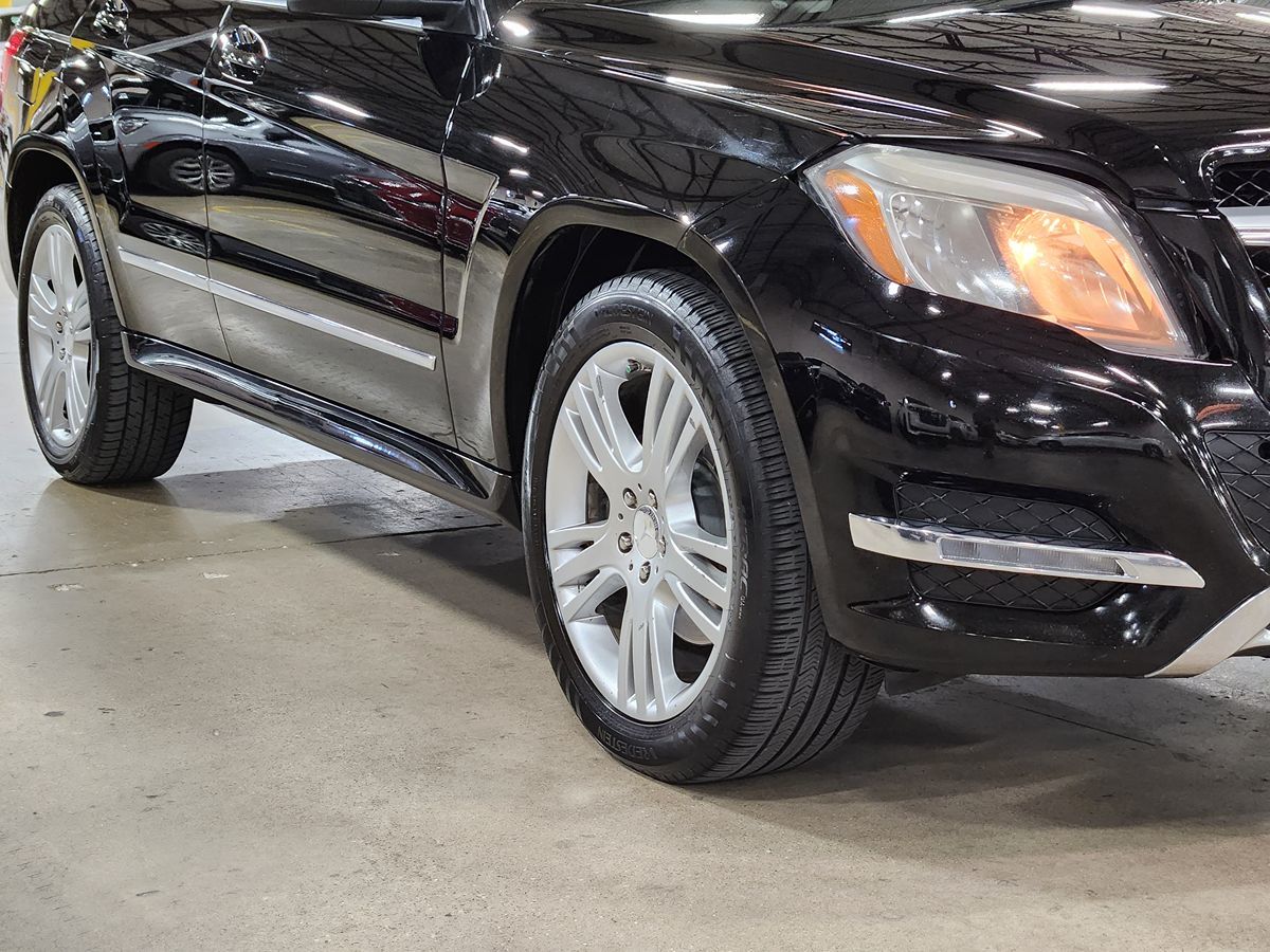 Comparison - Mercedes-Benz GLK-Class GLK350 - vs - Suzuki Grand Vitara 5dr  2016 | SUV Drive, image size:1200x900