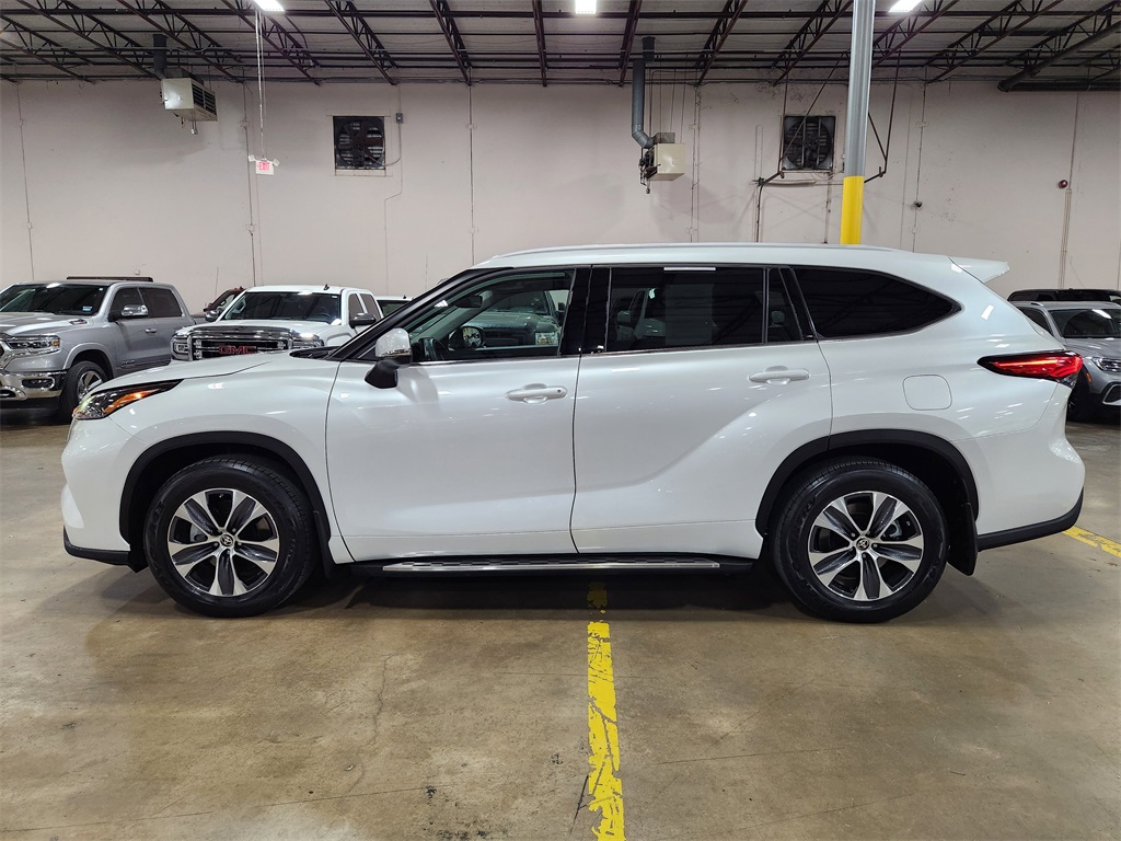 Sold 2022 Toyota Highlander XLE in Dallas
