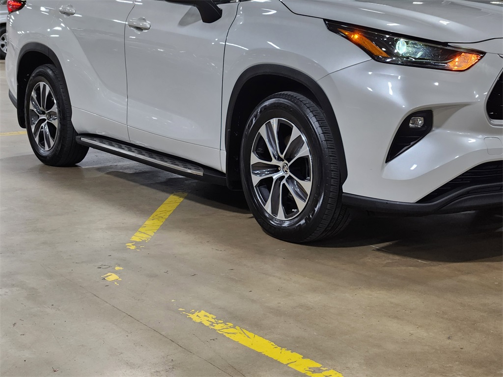 Sold 2022 Toyota Highlander XLE in Dallas