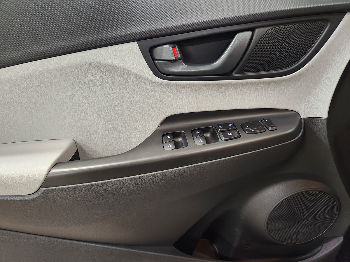 2023 Hyundai Kona SEL photo 32