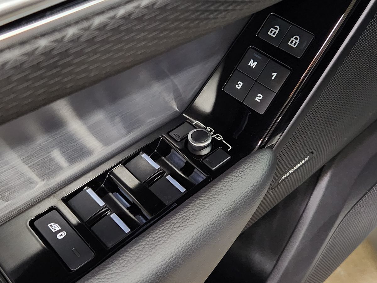 2021 Land Rover Range Rover Velar R-Dynamic S photo 30