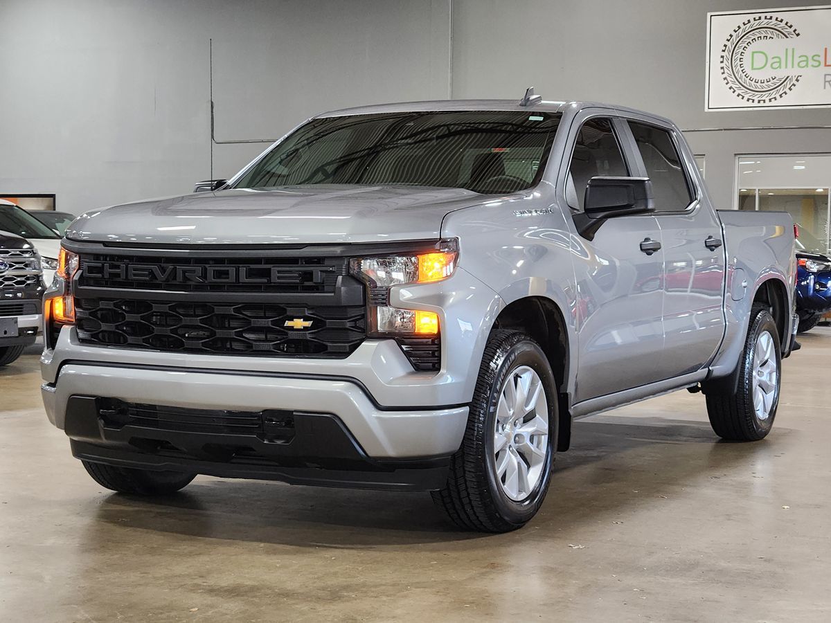 2024 Chevrolet Silverado 1500 Custom photo 3