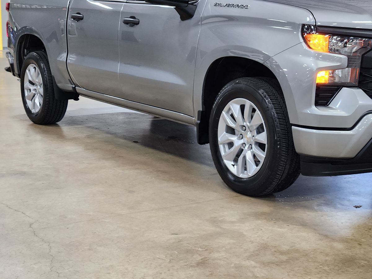 2024 Chevrolet Silverado 1500 Custom photo 13
