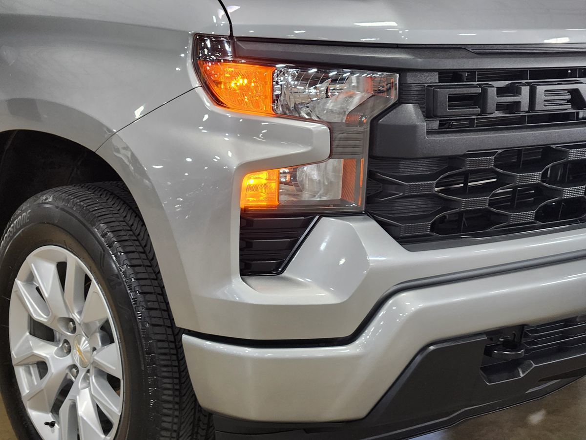 2024 Chevrolet Silverado 1500 Custom photo 11
