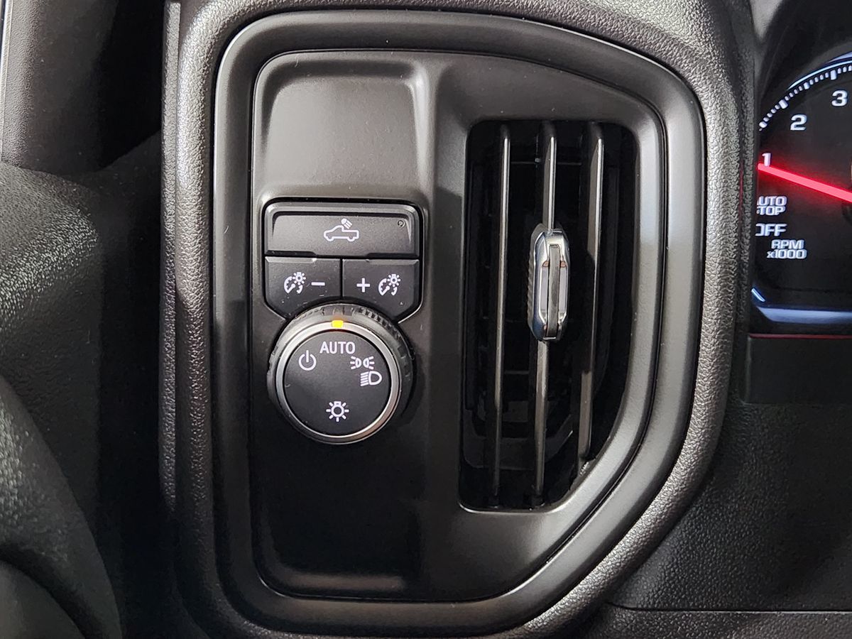 2024 Chevrolet Silverado 1500 Custom photo 31