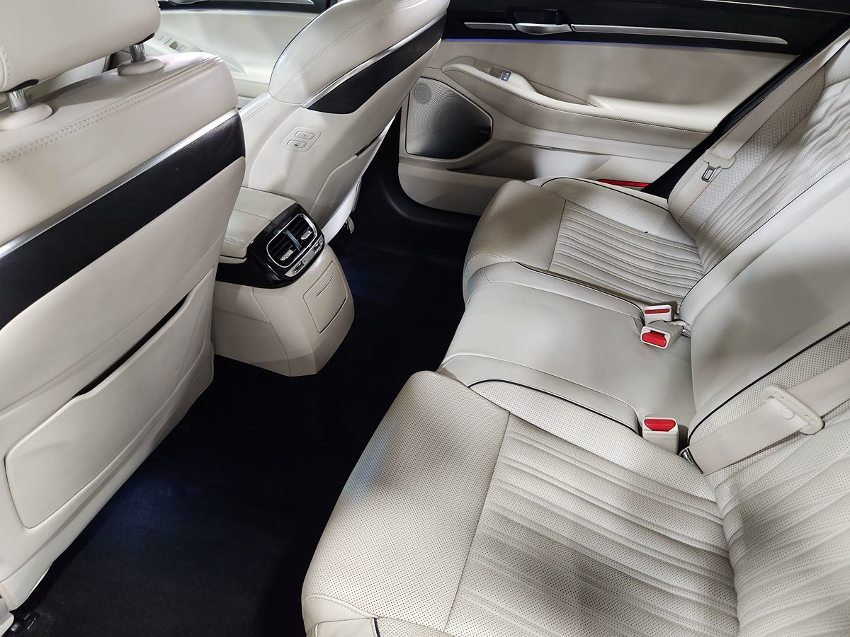 2021 Genesis G90 3.3T Premium photo 36
