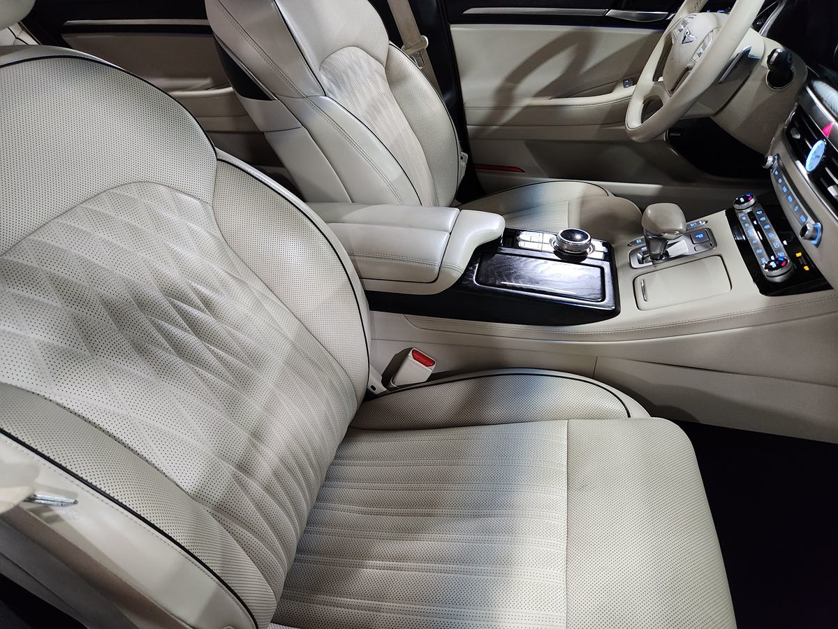 2021 Genesis G90 3.3T Premium photo 22